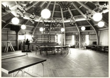 Interieur Jongerencentrum 't Plein aan de Costa Brava. NL-HlmNHA 54005677
