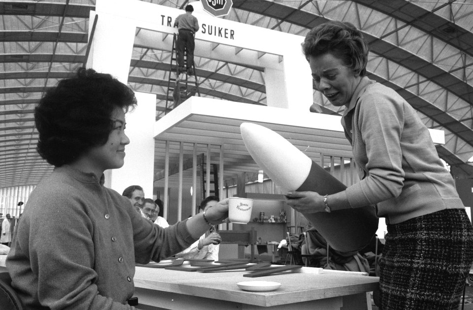 Inrichten van tentoonstelling De Suiker in het RAI- gebouw Enorm suikerbrood, Bestanddeelnr 912-3281
