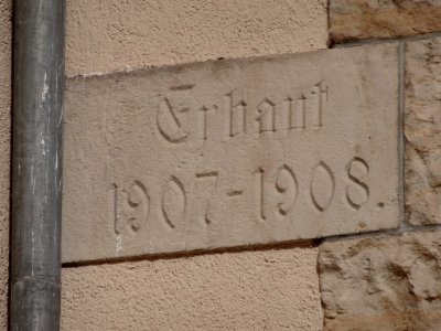 Inschrift am Landratsamt in Arnstadt