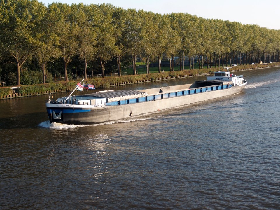 Integro ENI 02326592 at the Amsterdam-Rhine Canal, pic9