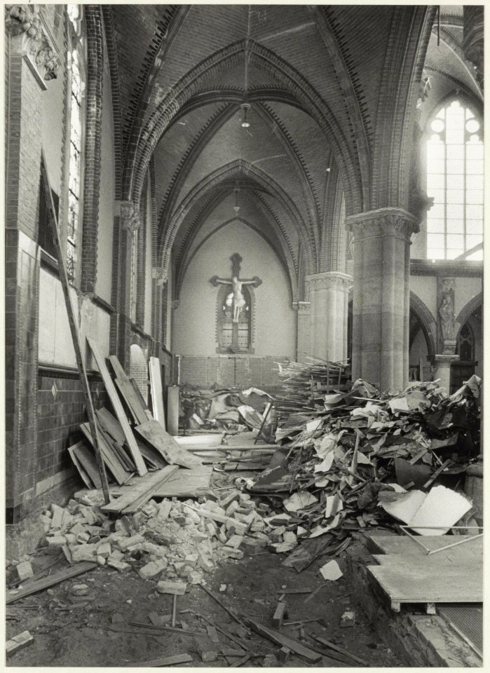 Interieur van de Onze Lieve Vrouw van de Heilige Rozenkrans en de Heilige Dominicuskerk of Spaarnekerk, zuidelijke zijbeuk, ziende naar het westen. NL-HlmNHA 54025673