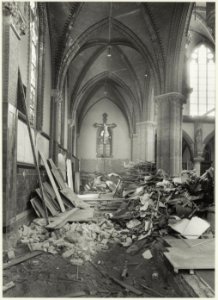 Interieur van de Onze Lieve Vrouw van de Heilige Rozenkrans en de Heilige Dominicuskerk of Spaarnekerk, zuidelijke zijbeuk, ziende naar het westen. NL-HlmNHA 54025673