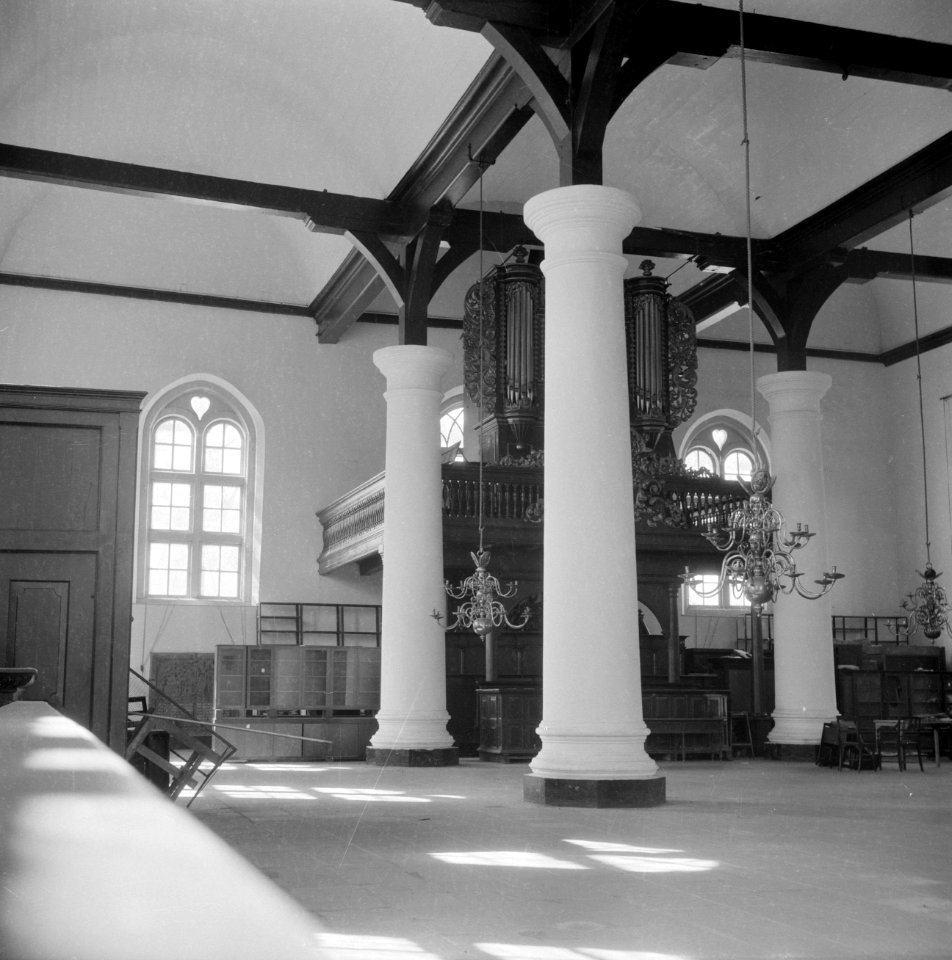 Interieur van de Portugese Kerk te Batavia met zicht op het orgel, Bestanddeelnr 255-6701