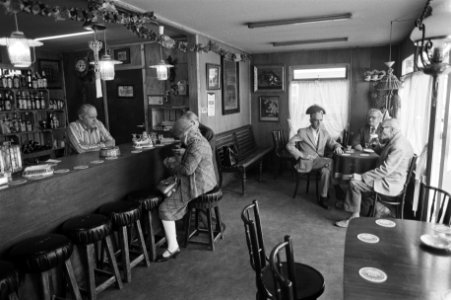 Interieur van de noodkeet, Bestanddeelnr 930-4584