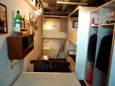 Inside SS Rotterdam, Passagiers hut, foto 3