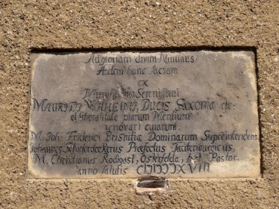 Inschrift auf der Kirche in Poxdorf, Thüringen