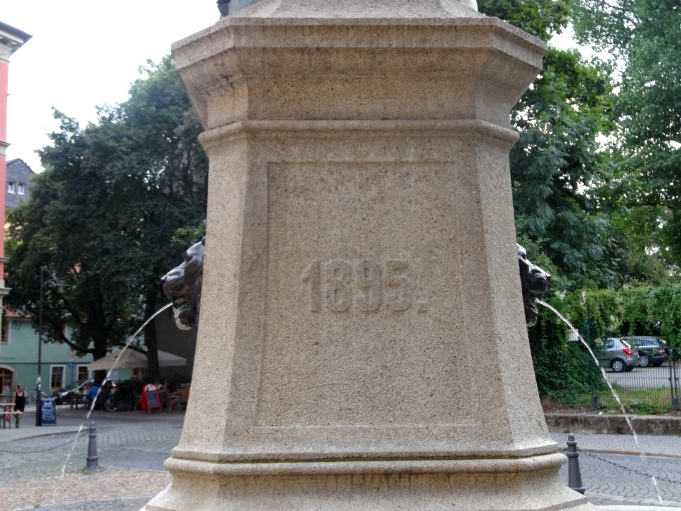 Inschrift Donndorf-Brunnen Weimar 2