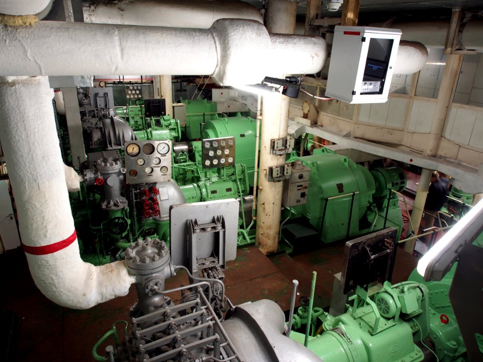 Inside SS Rotterdam, Machine kamer, foto 1
