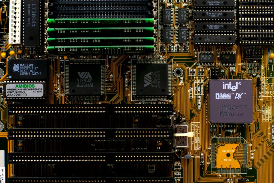 Intel i386DX-33 IV (1)