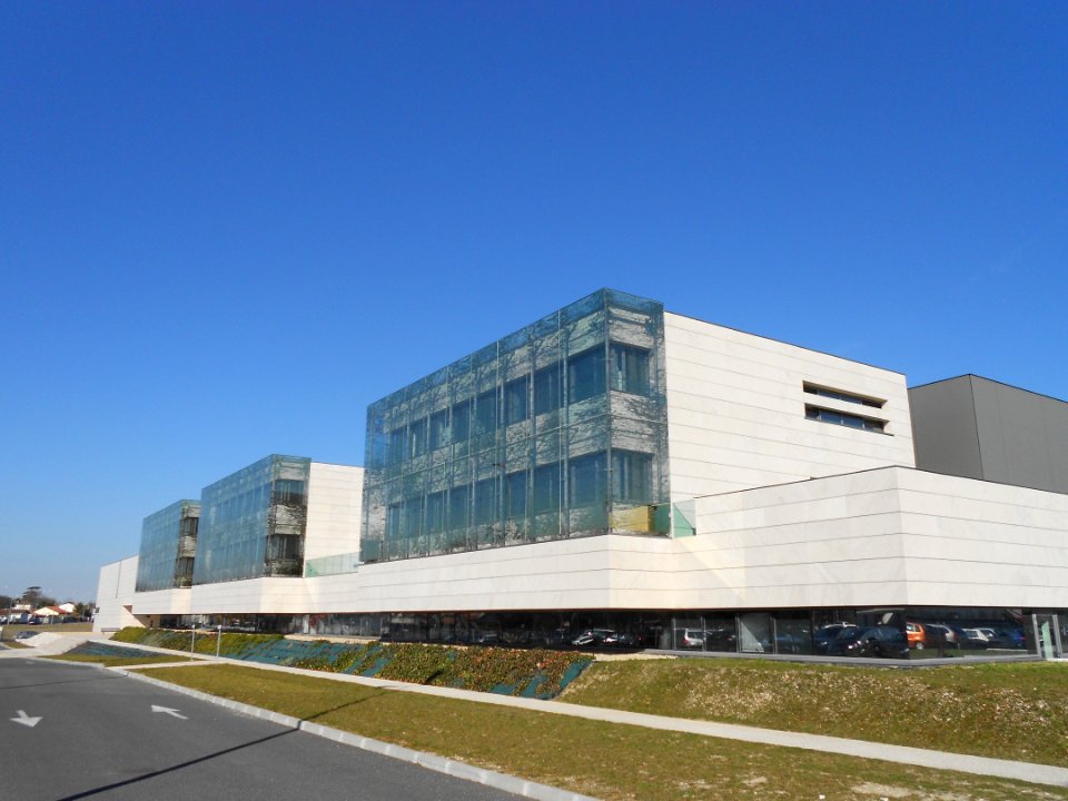 Institut des Sciences de la Vigne et du Vin (ISVV) 02-2012 (2)