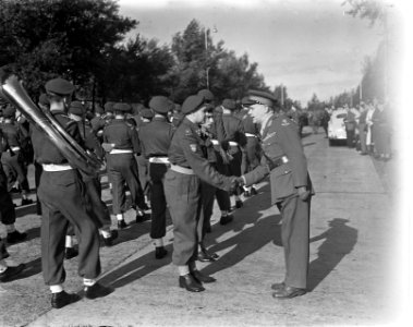 Inspectie door Generaal Kruls van de Korea-vrijwilliger, Bestanddeelnr 904-2452