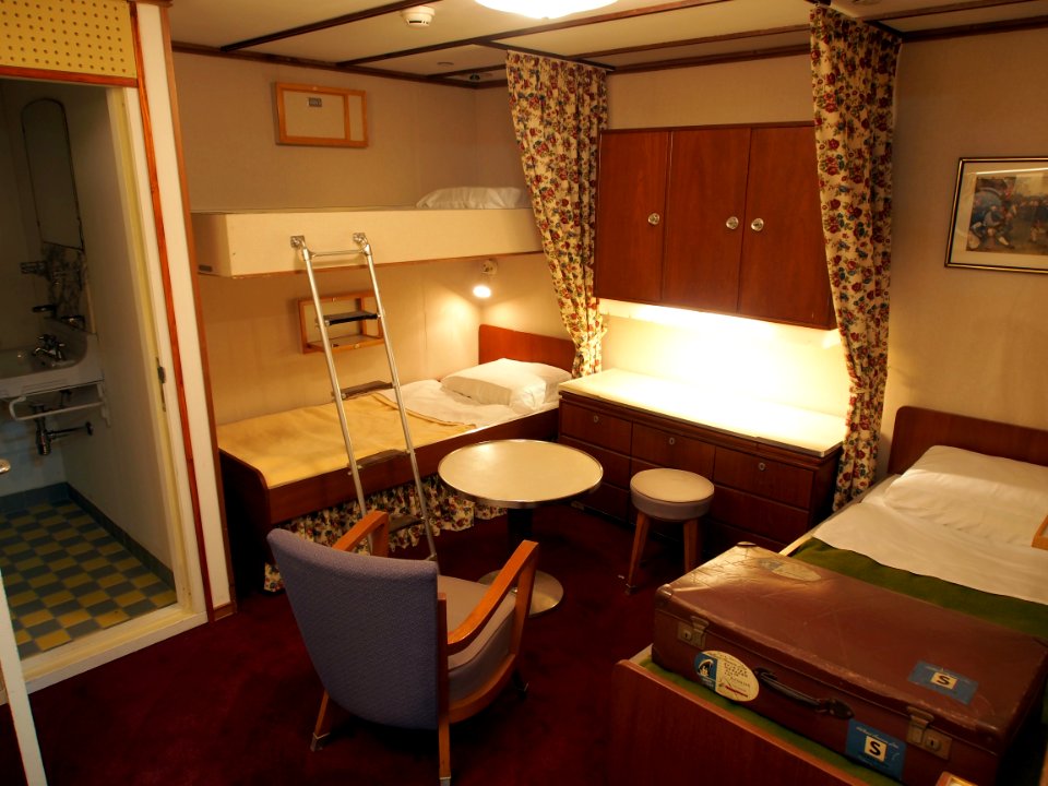 Inside SS Rotterdam, Passagiers hut, foto 2