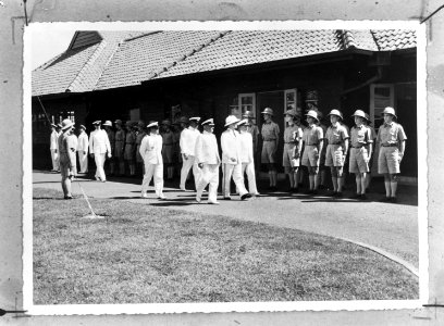 Inspectie marine-basis door gouverneur-generaal A.W.L Tjarda van Starkenborch St, Bestanddeelnr 935-0133 photo