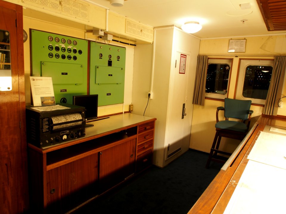 Inside SS Rotterdam, foto Radio kamer, foto 4