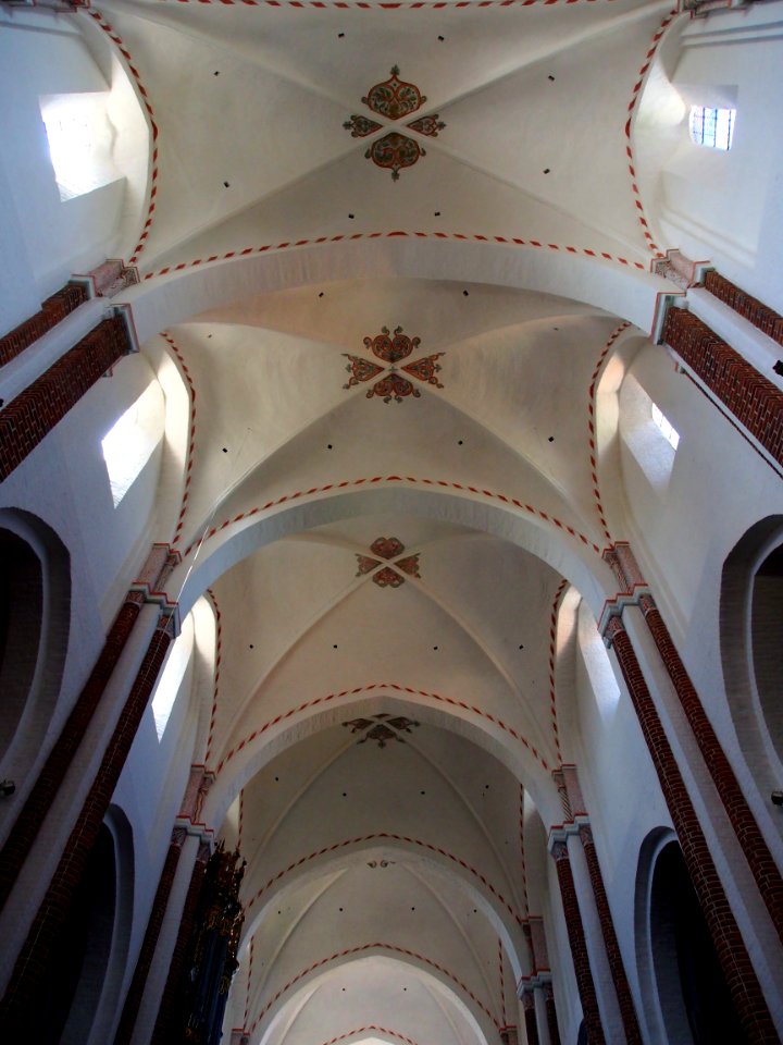 Interior of the Roskilde Cathedral pic07