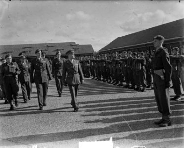 Inspectie door Generaal Kruls van de Korea-vrijwilliger, Bestanddeelnr 904-2453