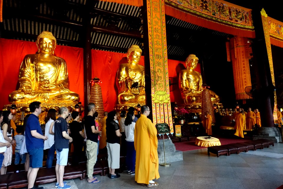 Interior of the Mahavira Hall, Dafo Temple, Guangzhou, picture1