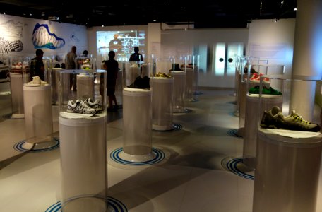 Interior view - Bata Shoe Museum - DSC00773