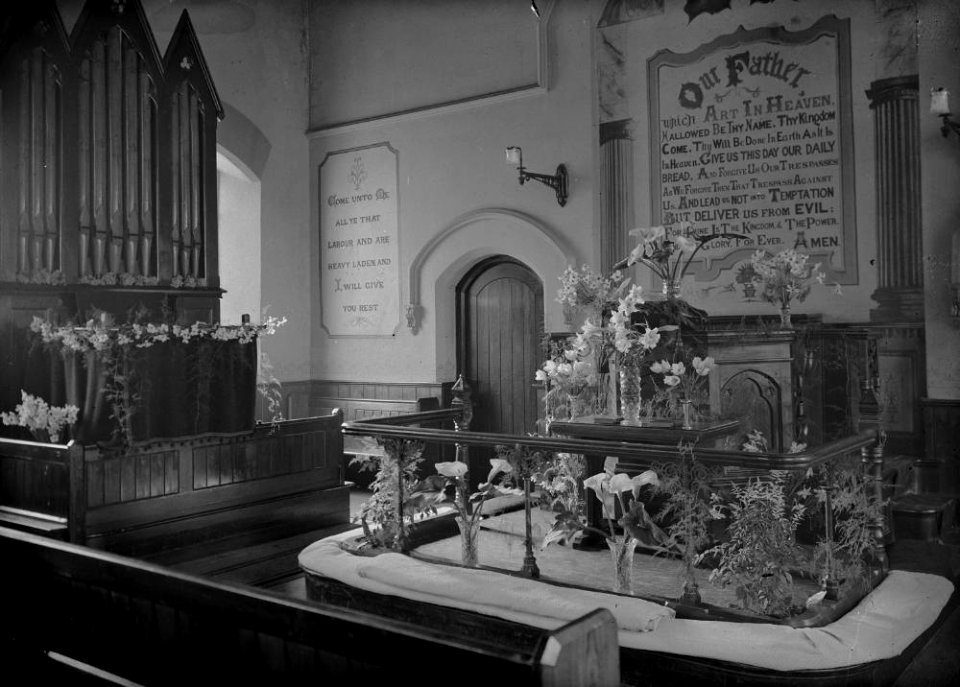 Interior of Wesley chapel, Builth Wells (1294877)
