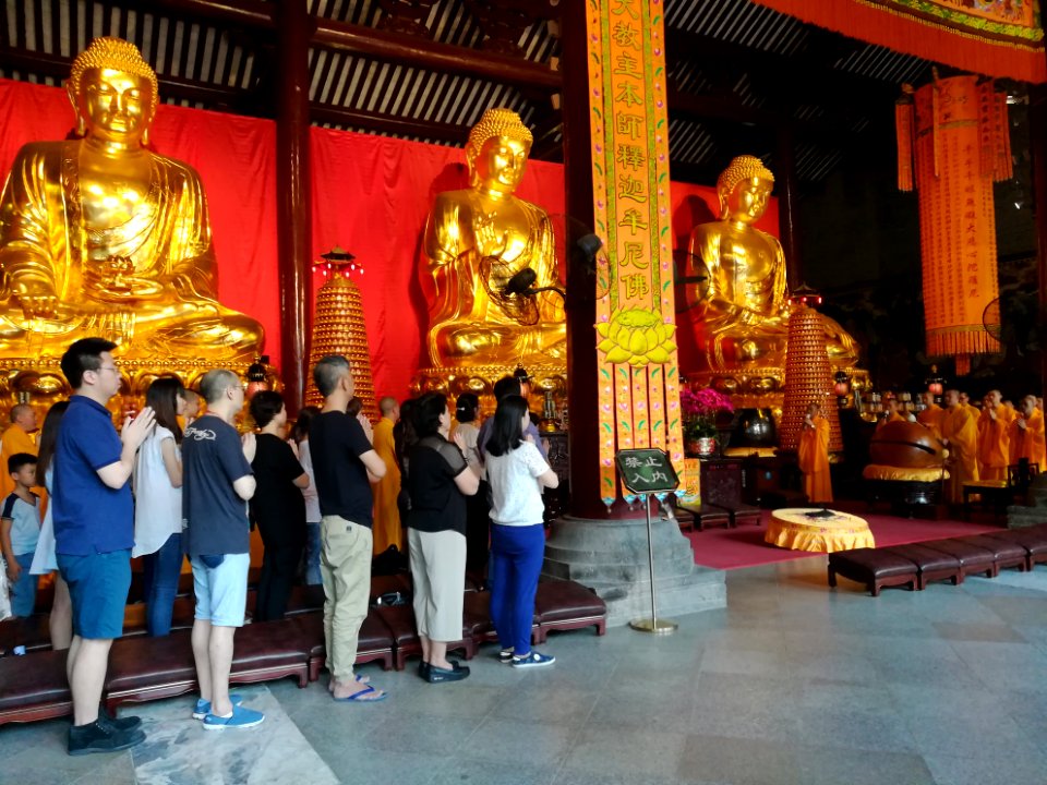 Interior of the Mahavira Hall, Dafo Temple, Guangzhou