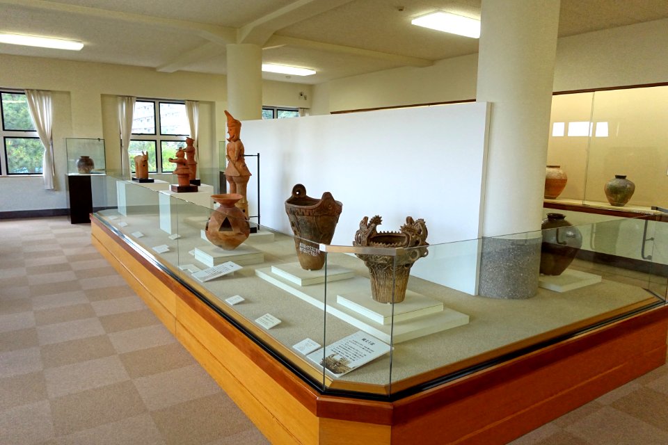 Interior view - Hakone Museum of Art - Hakone, Kanagawa, Japan - DSC08274