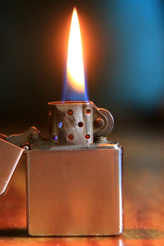 Petrol lighter warm burns