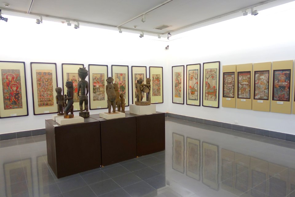 Interior view - Vietnam National Museum of Fine Arts - Hanoi, Vietnam - DSC05276