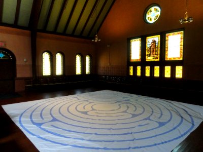 Interior with labyrinth - Rollins Chapel (Dartmouth College) - DSC09048