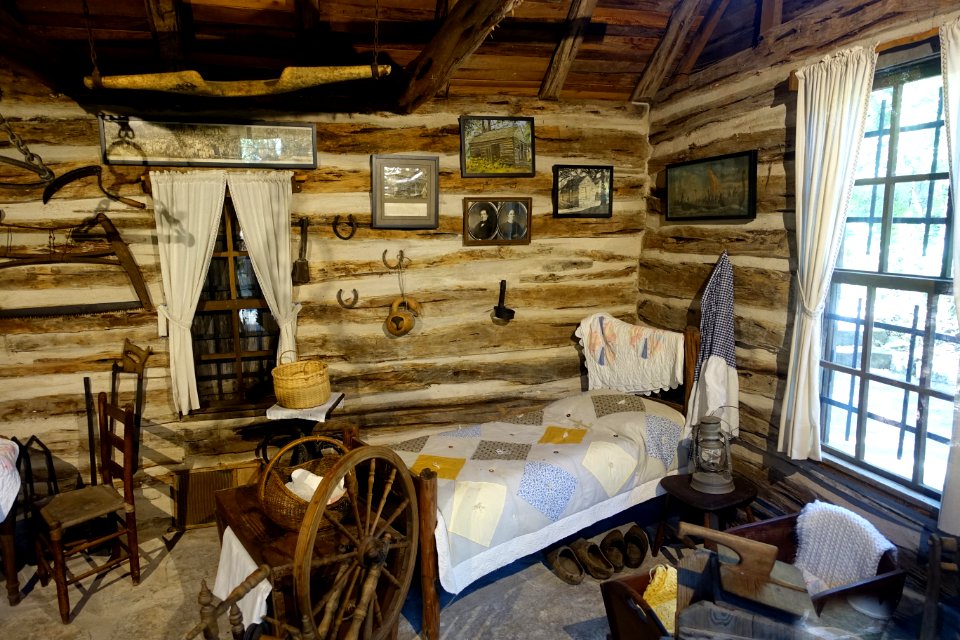 Interior view - Swedish Log Cabin - Zilker Botanical Garden - Austin, Texas - DSC08809