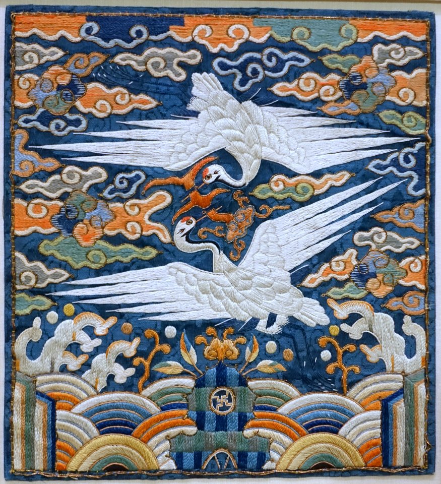 Insignia badge with double crane decoration, Korea, Choson dynasty, 1800s AD, silk embroidery, silk damask ground, gold thread border - Sackler Museum - Harvard University - DSC01677