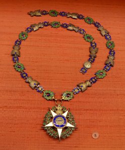 Insignia da Ordem Militar da Tore e Espada, 1921 - Museu Nacional de Soares dos Reis - Porto, Portugal - DSC00628