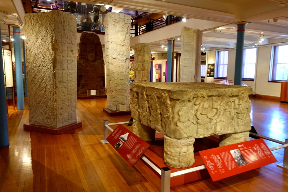 Interior view - Meso-American collection - Peabody Museum, Harvard University - DSC05985