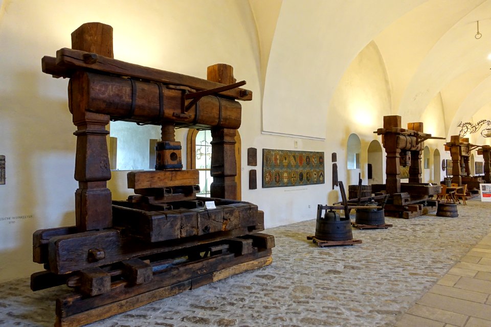 Interior view with presses - Mainfränkisches Museum - Würzburg, Germany - DSC05130