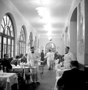 Interieur van restaurant Gianini, Bestanddeelnr 252-0041