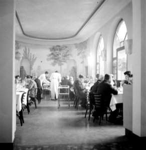 Interieur van restaurant Gianini, Bestanddeelnr 252-0040