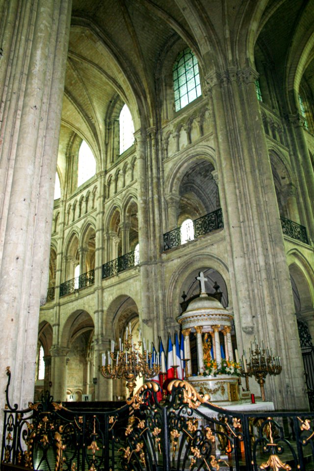Interior detail of the Cathedral of Noyon 2007-05-06-12