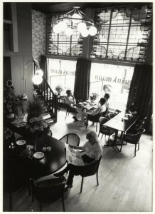 Interieur van café-restaurant Brinkmann na de her-opening door horeca-ondernemer Ding Shi. NL-HlmNHA 54020780