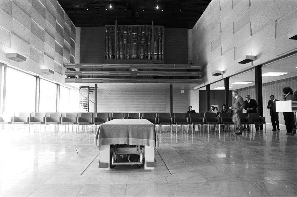 Interieur van de aula, Bestanddeelnr 924-5705