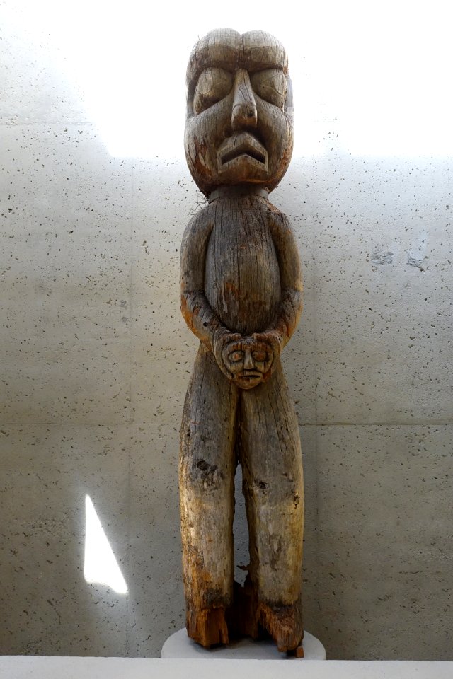 Interior house post, Kwakwaka'wakw, Hope Island, British Columbia, c. 1900, red cedar - Museum of Anthropology, University of British Columbia - DSC08720