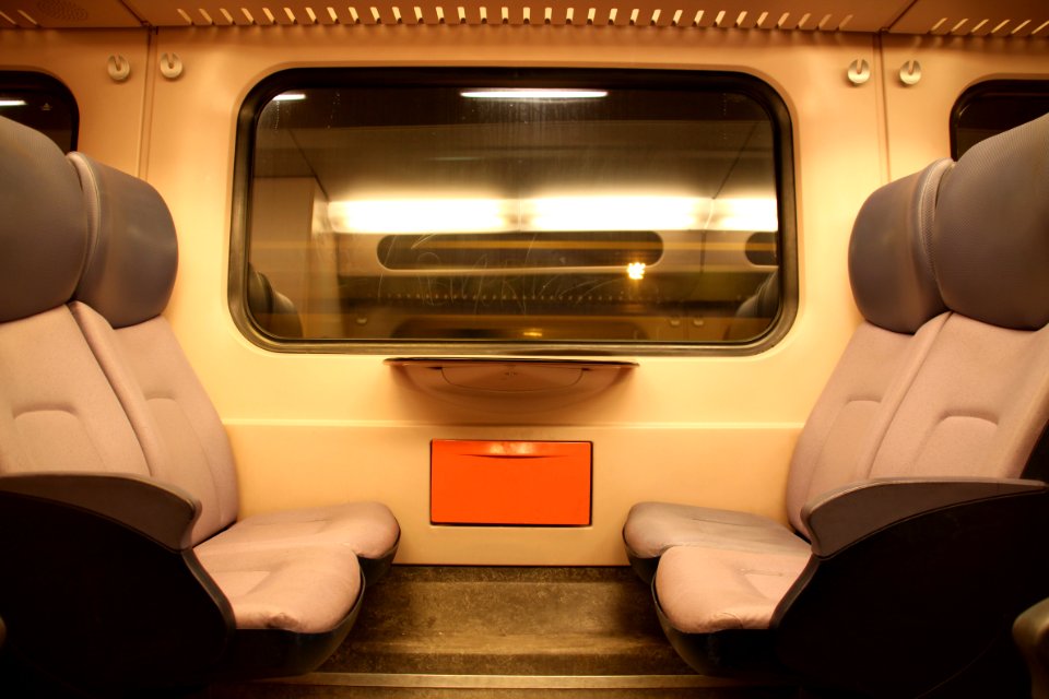 Interieur VIRM tweede klasse onder oud