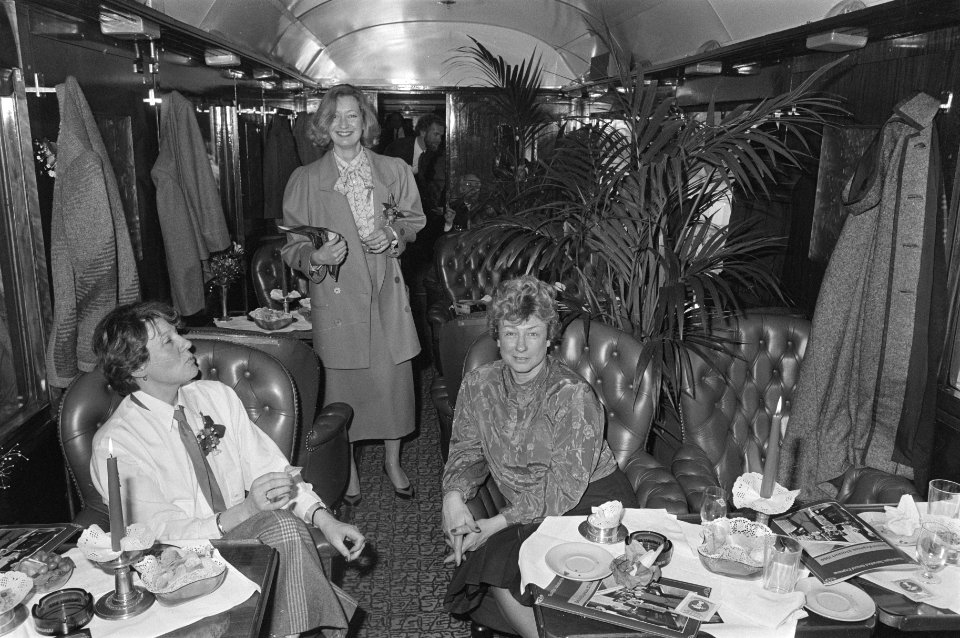 Interieur van een wagon, Bestanddeelnr 933-6060