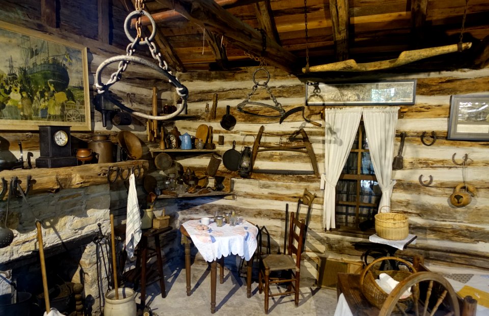 Interior view - Swedish Log Cabin - Zilker Botanical Garden - Austin, Texas - DSC08810