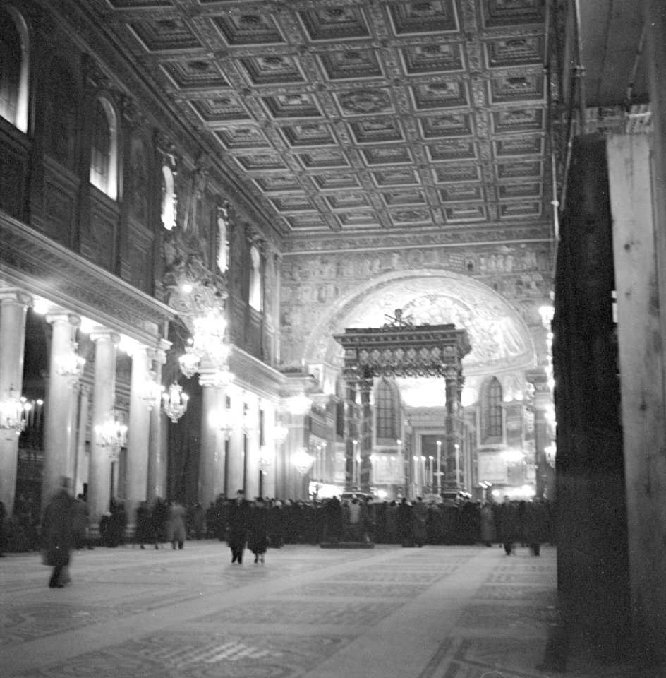 Interieur van de basiliek St. Maria Maggiore gezien in de richting van de apsis , Bestanddeelnr 254-5508