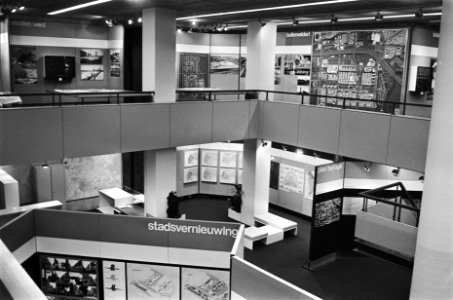 Interieur nieuw gebouw informatiecentrum van Stadsontwikkeling aan de Keizersgra, Bestanddeelnr 929-6272