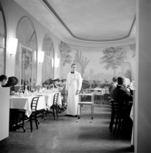 Interieur van restaurant Gianini, Bestanddeelnr 252-0042
