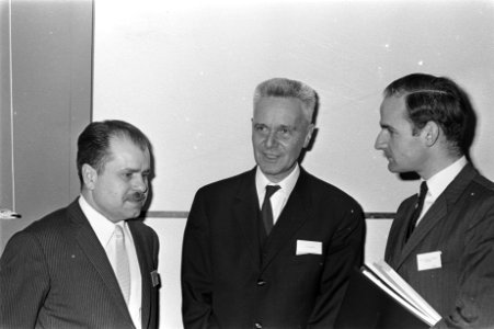 Interacademiaal Oost West congres Views on Europa in Amsterdam v.l.n.r. prof. , Bestanddeelnr 922-0172