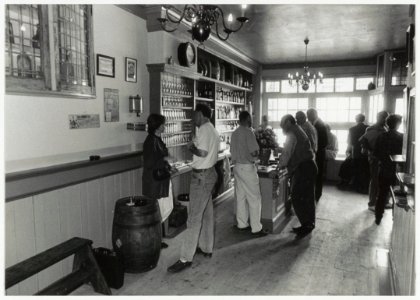 Interieur van café Het wapen van Haarlem aan de Damstraat. NL-HlmNHA 54034122
