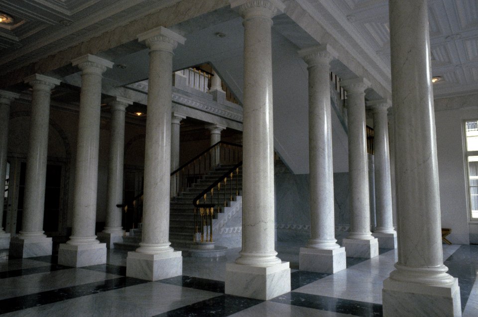 Interieur Paleis Noordeinde zuilen in de achtervestibule, Bestanddeelnr 253-8875