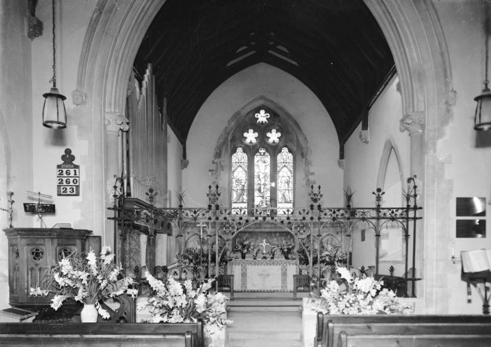 Interior of St. Mary's church, Builth Wells (1295010)