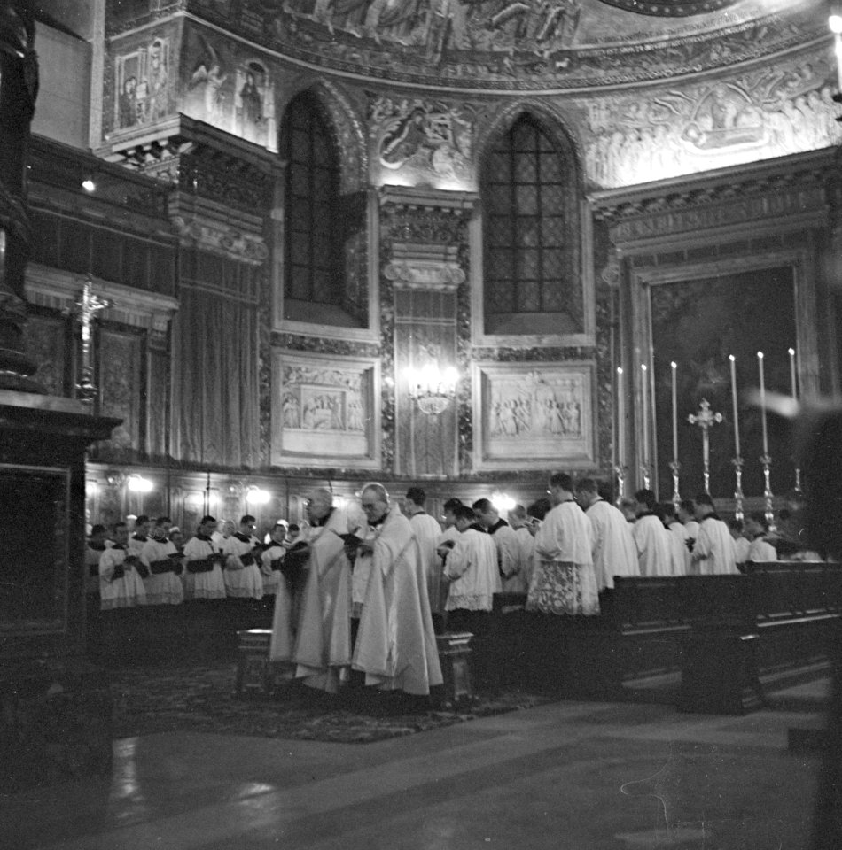 Interieur van de basiliek St. Maria Maggiore gezien in de richting van de apsis , Bestanddeelnr 254-5507